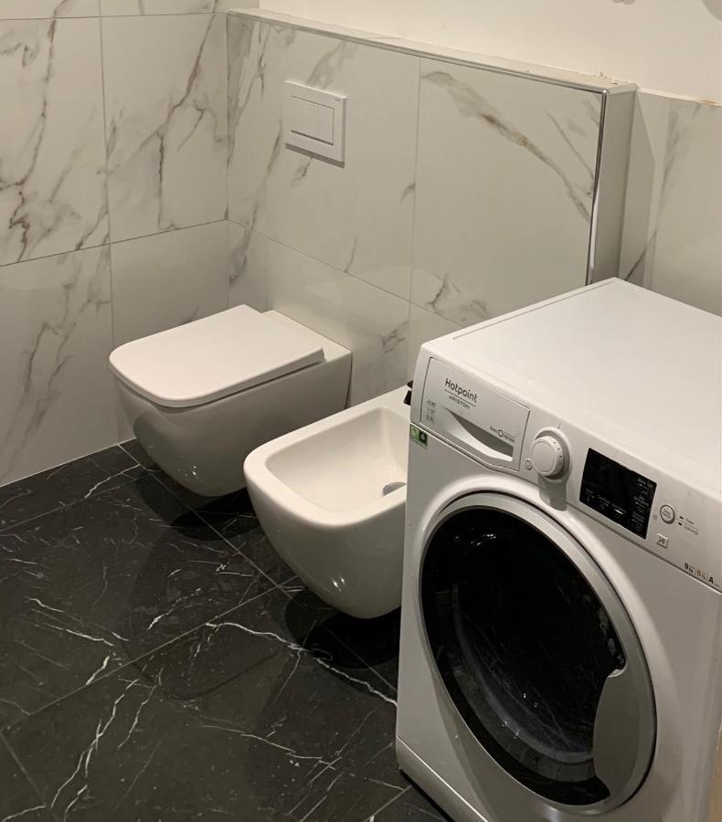 Ugo Bassi Lux Apartment Bologna Esterno foto
